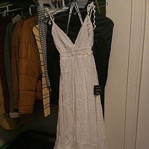 Lulu's NWT White Backless Maxi Dress - Size XS
